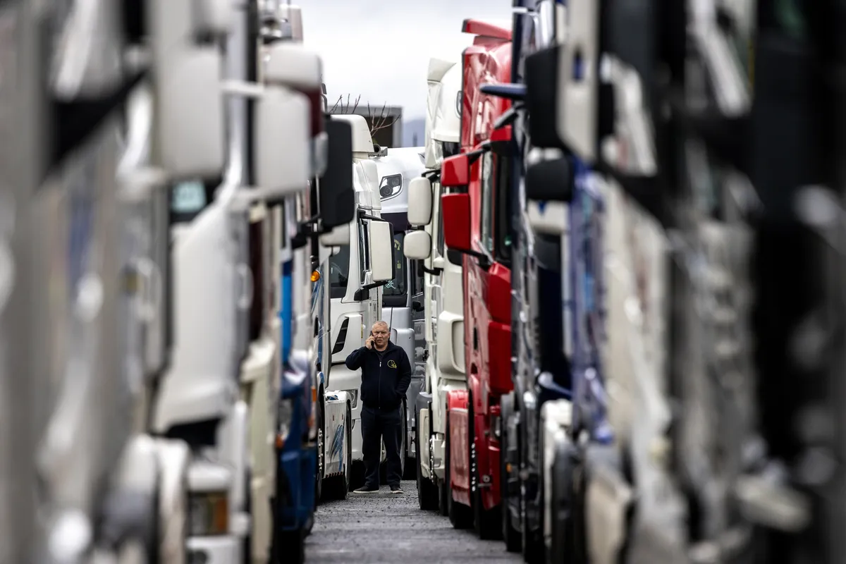 Prevoznici iz Srbije i BiH dogovorili nastavak blokade graničnih prelaza Kép