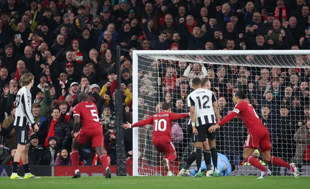 Liverpul ponizio Njukasl u derbiju kola Premijer lige Kép