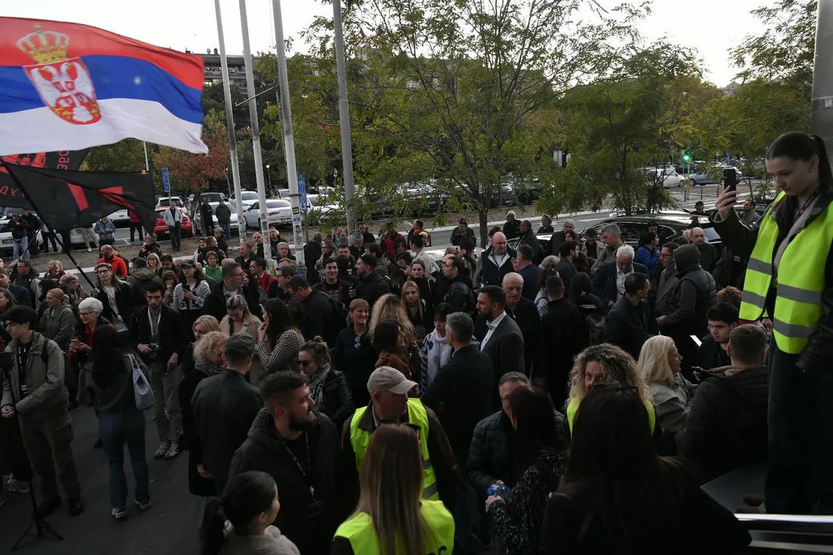 Ratko Femić na protestu ispred Nova.rs: "Gospodo, kupili ste kompaniju. Niste kupili našu savest. Niste kupili naše dostojanstvo"