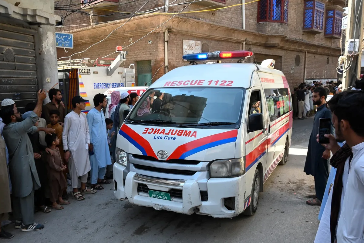Raste broj žrtava tragedije u Pakistanu: Poginulo 28 dece i učiteljica, uhapšen vlasnik škole