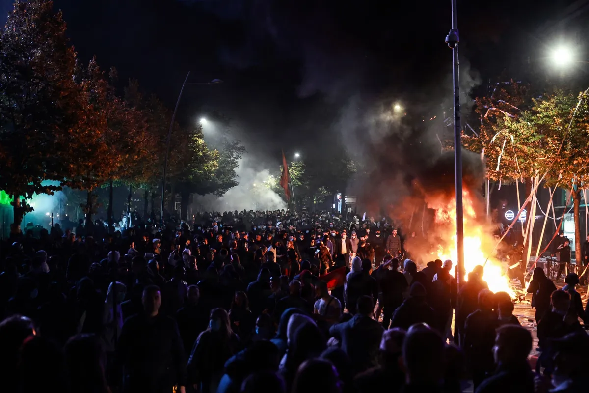 Dok se hiljade demonstranata u Tirani sukobljava sa policijom, Rama poručuje: Neću podneti ostavku