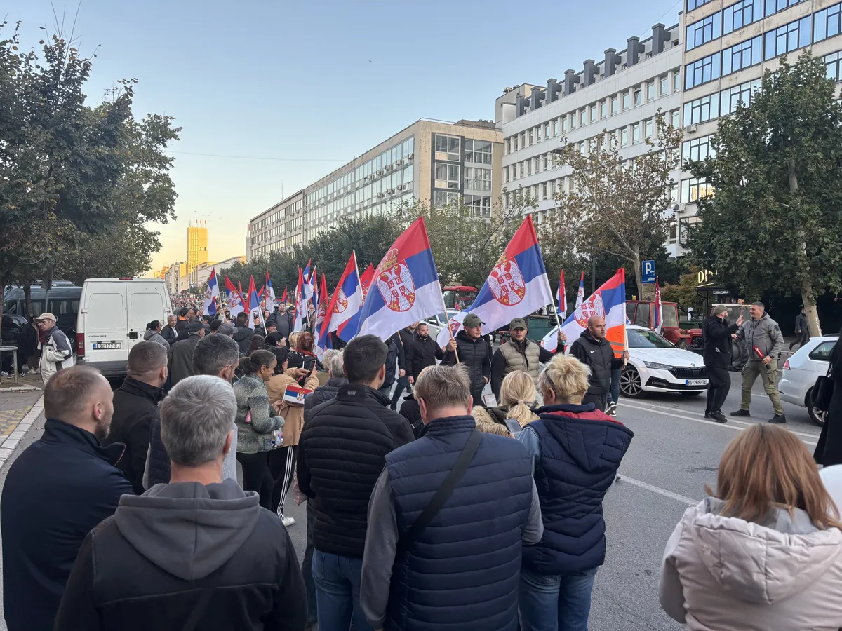 Incidenti pred početak skupa SNS: Urednik portala Razglas news napadnut u Novom Sadu VIDEO