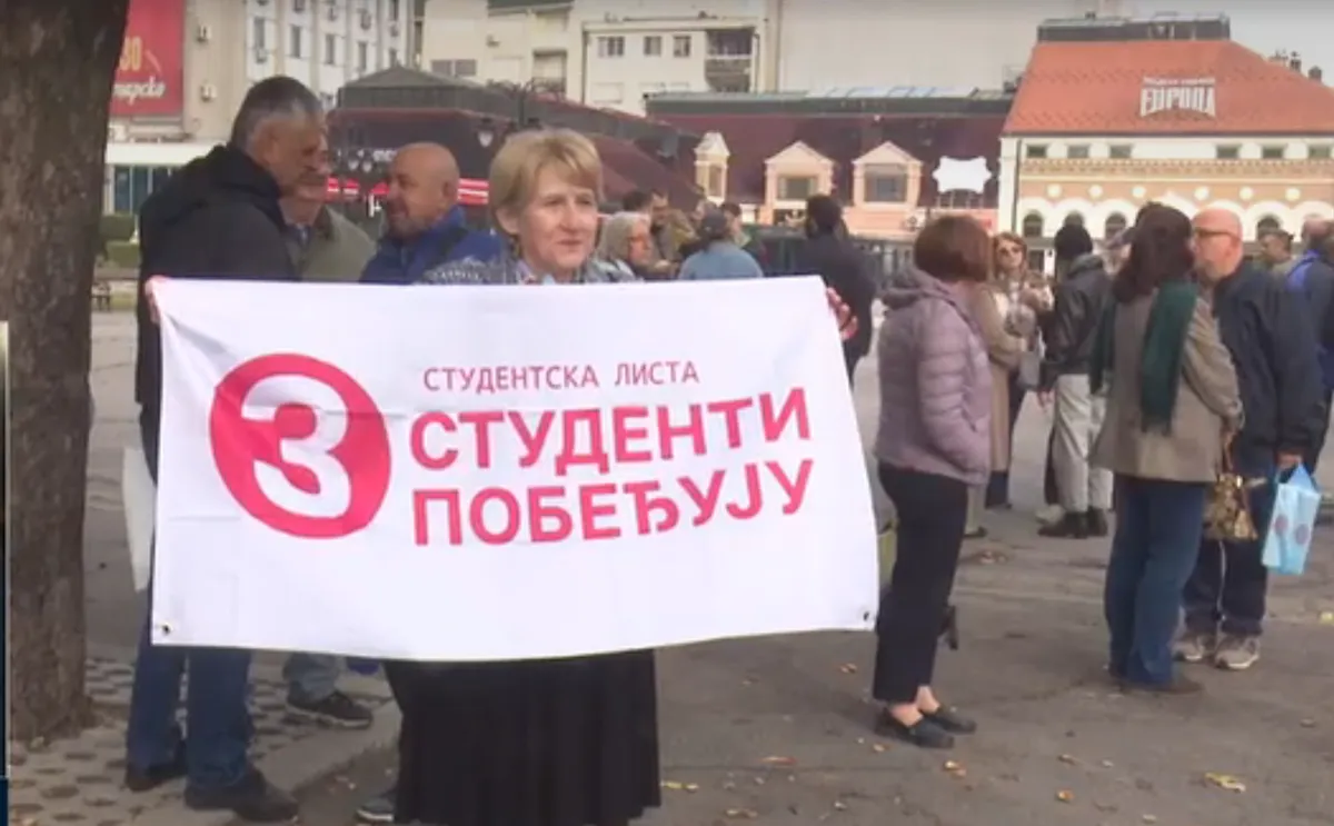 "Dvostruki doček" za studente šetače u Boru: S jedne strane ulice njihove, sa druge pristalice SNS