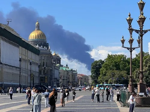 VIDEO Žestok ukrajinski napad na Sankt Peterburg: Gore naftni terminal i skladišta, eksplozije odjekivale gradom