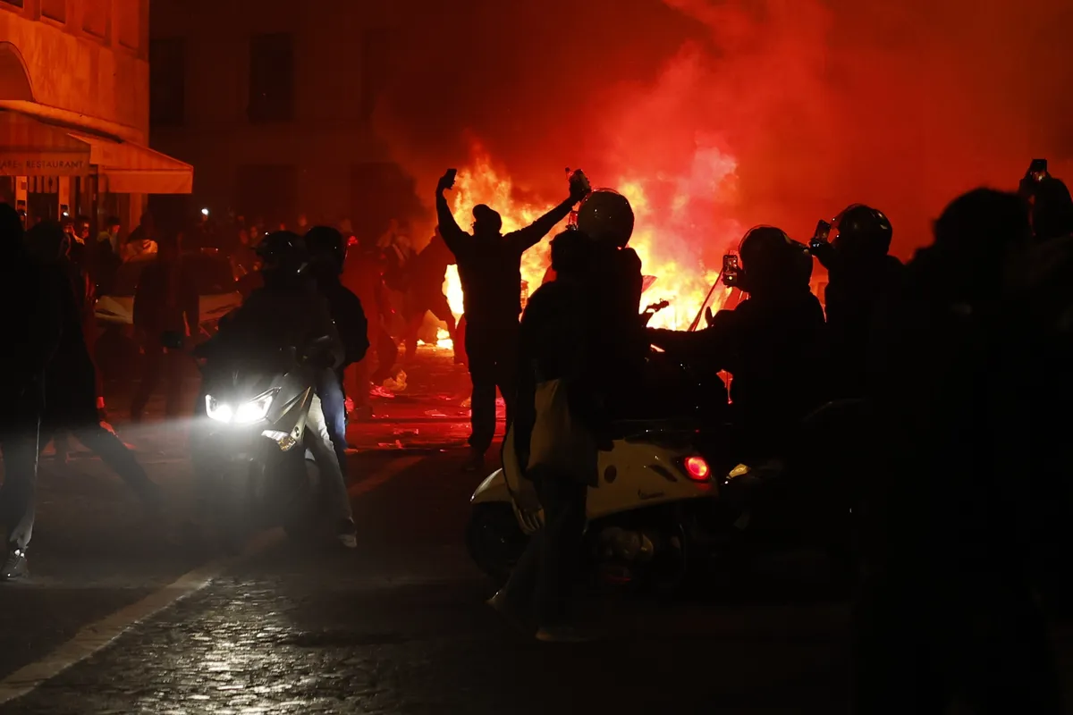 FOTO, VIDEO Evropa ključa, masovni protesti bukte u pet zemalja: Ulice u plamenu, više od 1.800 uhapšenih u Francuskoj, studenti traže ostavku Edija Rame