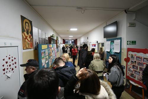Parlamentarni izbori, 25.10.2026. biračko mesto, skola 14 oktobar glasanje, redovi foto Filip Krainčanić Nova rs (3).jpeg.JPG