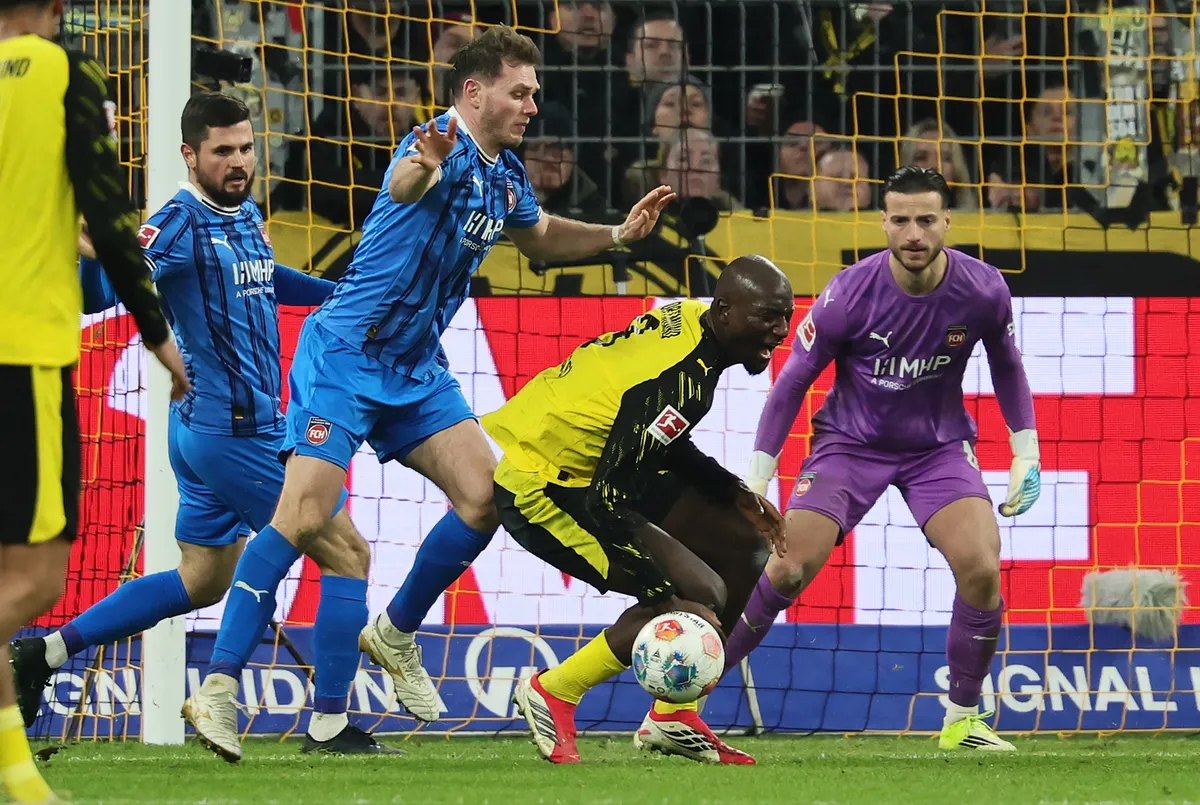 Borusija uz mnogo muka pobedila poslednji tim na tabeli, Dortmund i dalje preti Bajernu u borbi za trofej Kép