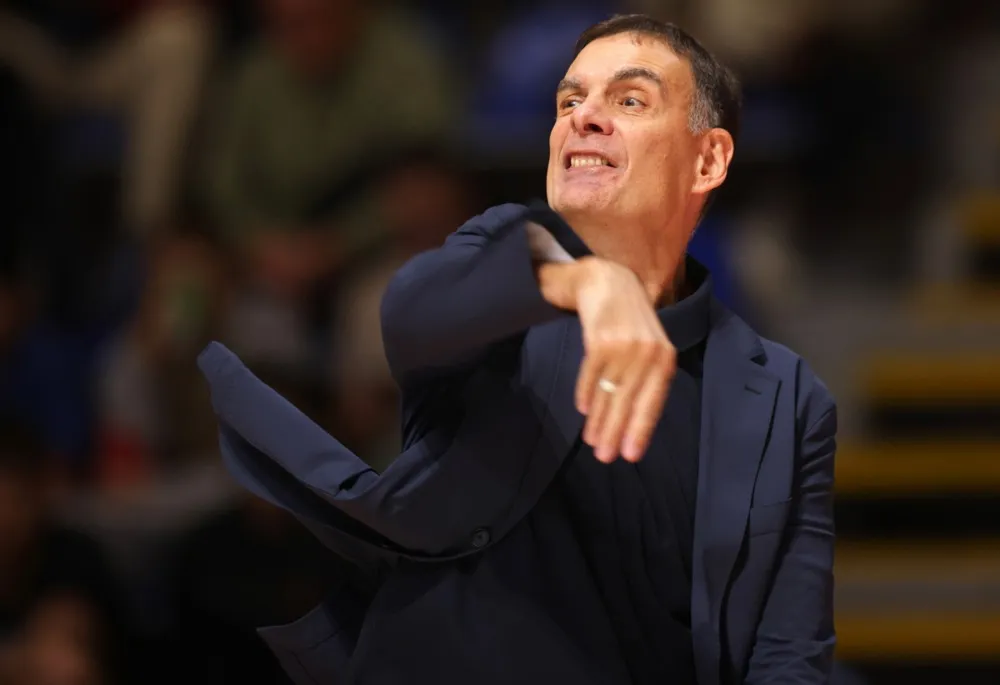 Skandal nakon utakmice, trener Olimpijakosa hteo da uleti na tribine VIDEO Kép