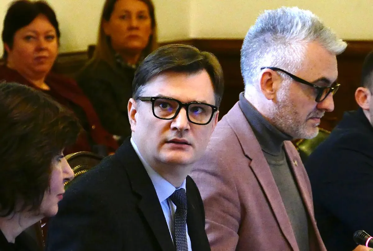 "Doći ćemo ti na stan, pazi kad prelaziš prugu da ne bi i ti pao": Jovanov uputio pretnje smrću Parandiloviću, a poslanici većine u Skupštini ga pozdravili aplauzom