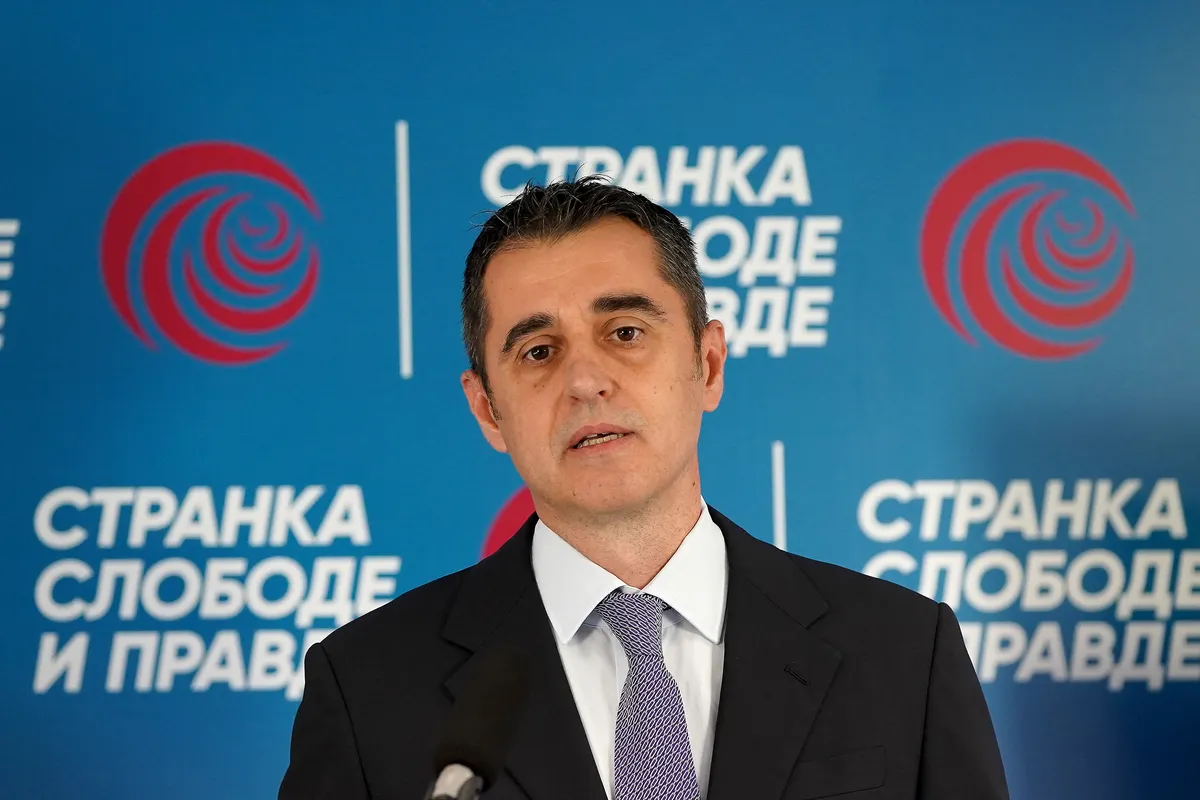 "Sudija Petrov ne odlučuje u ime naroda i na osnovu Ustava, već isključivo po nalogu Aleksandra Vučića - sudija, lopove"