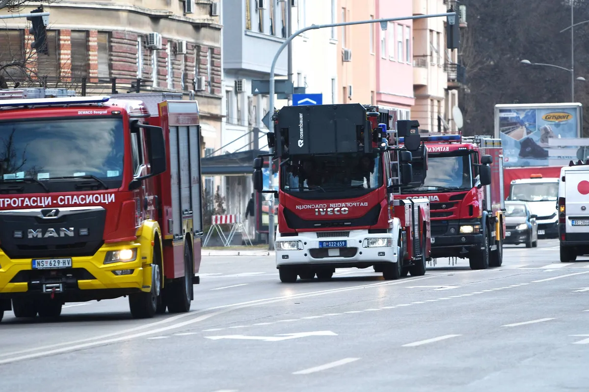 Mašina za veš eksplodirala i izazvala požar u stanu na Banjici
