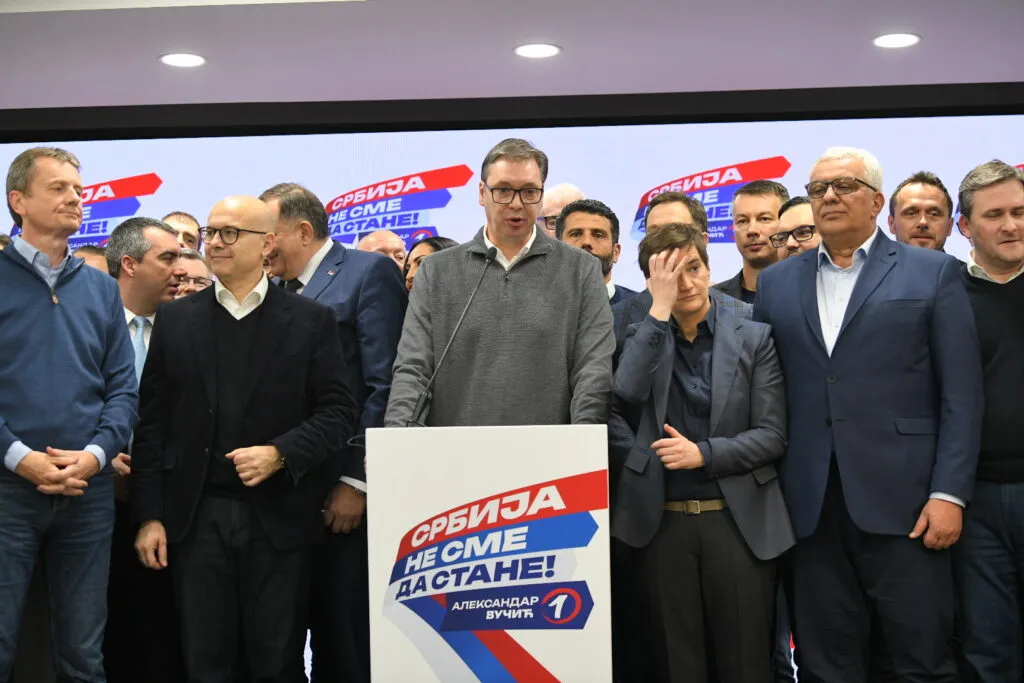 "Ulazimo u fazu raspleta, do izbora će biti još afera koje će otkriti pravu prirodu vlasti...": SNS se raspada iznutra, dolaze na naplatu sva neispunjena obećanja