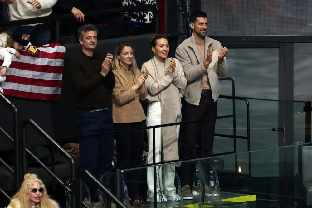 Đoković ponovo na neočekivanom mestu, gledao takmičenje koje će vas iznenaditi, i to u posebnom društvu Kép