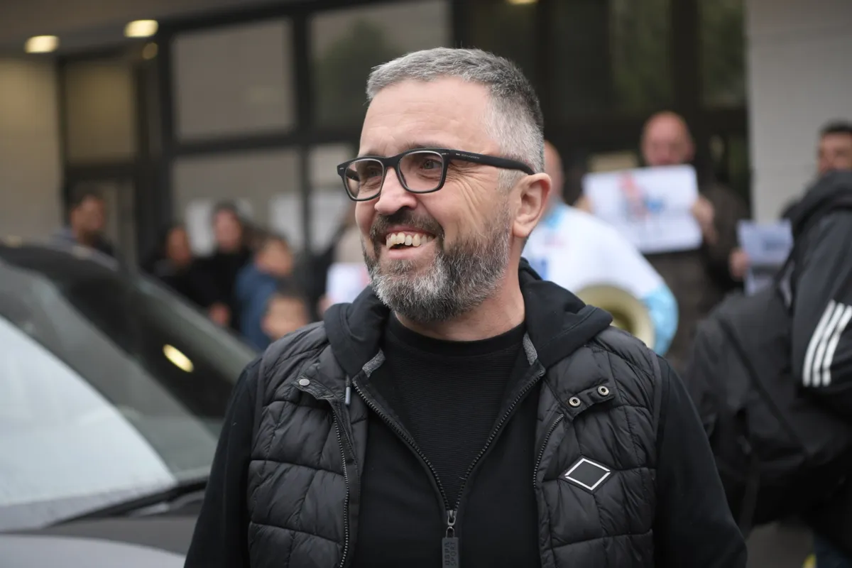 Antonijević reagovao na izjavu urednika Informera: Vučićević tvrdio da su „Romi blokaderi” krivi za obustavu vozova na dan protesta jer su 