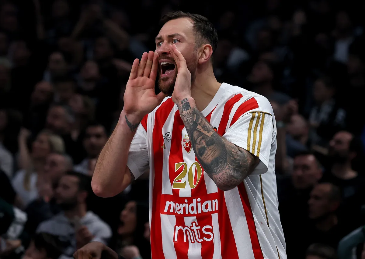 Zvezdin centar napustio Beograd i vratio se kući pred Zvezdin meč sa Barselonom