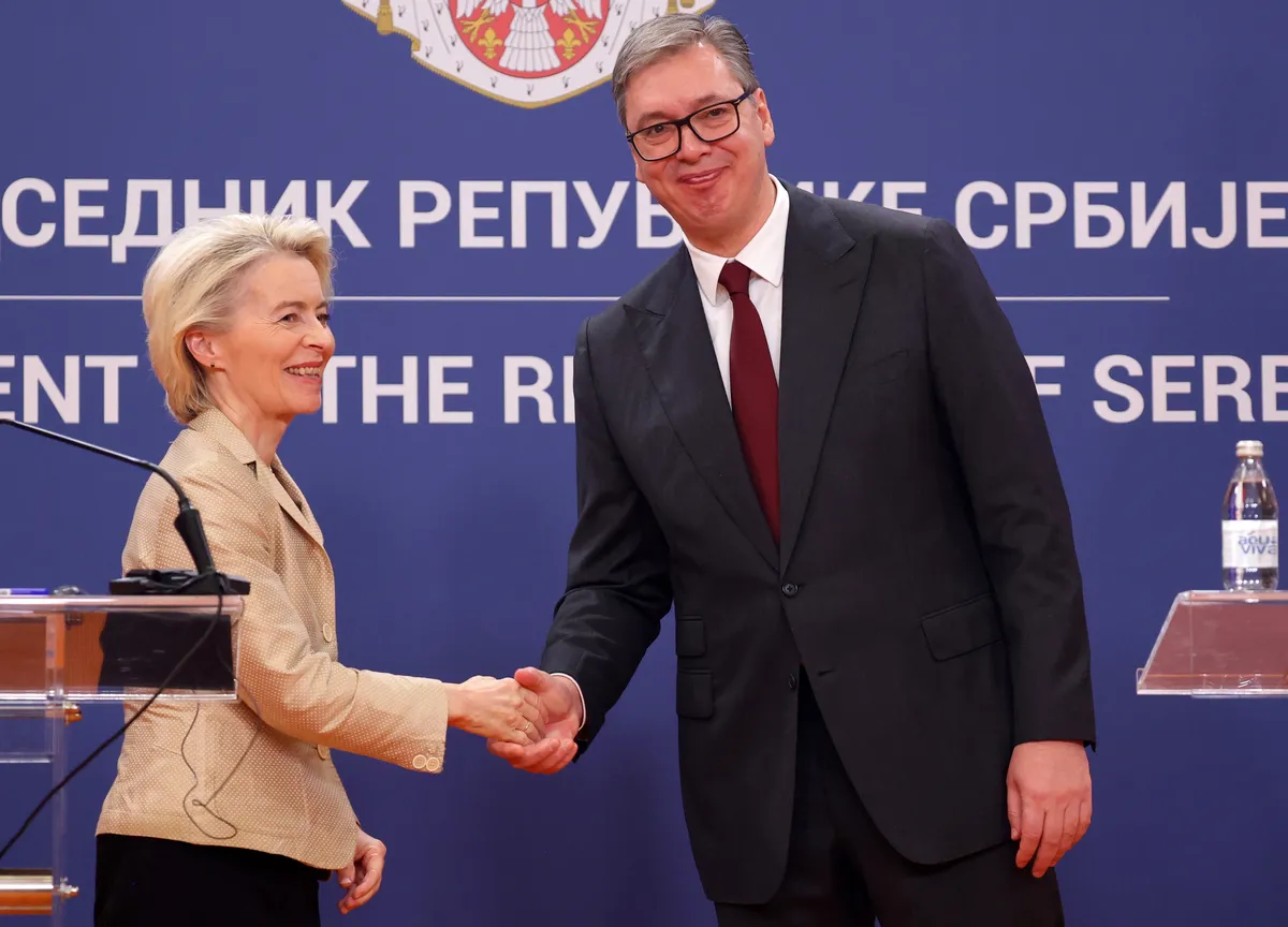 Vučić i Ursula fon der Lajen razgovarali telefonom o odnosima Srbije i EU