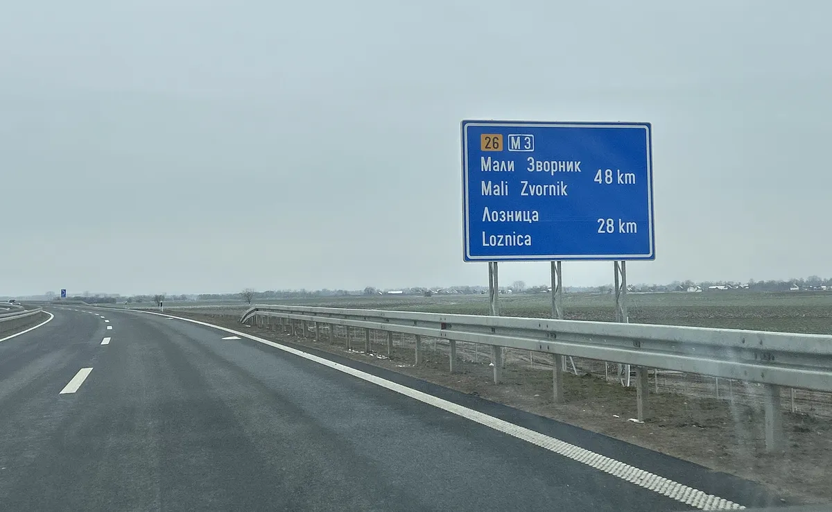 Jeziv snimak vožnje na brzom putu kod Loznice: Pogledajte kako muškarac vozi automobil u suprotnom smeru u brzoj traci VIDEO