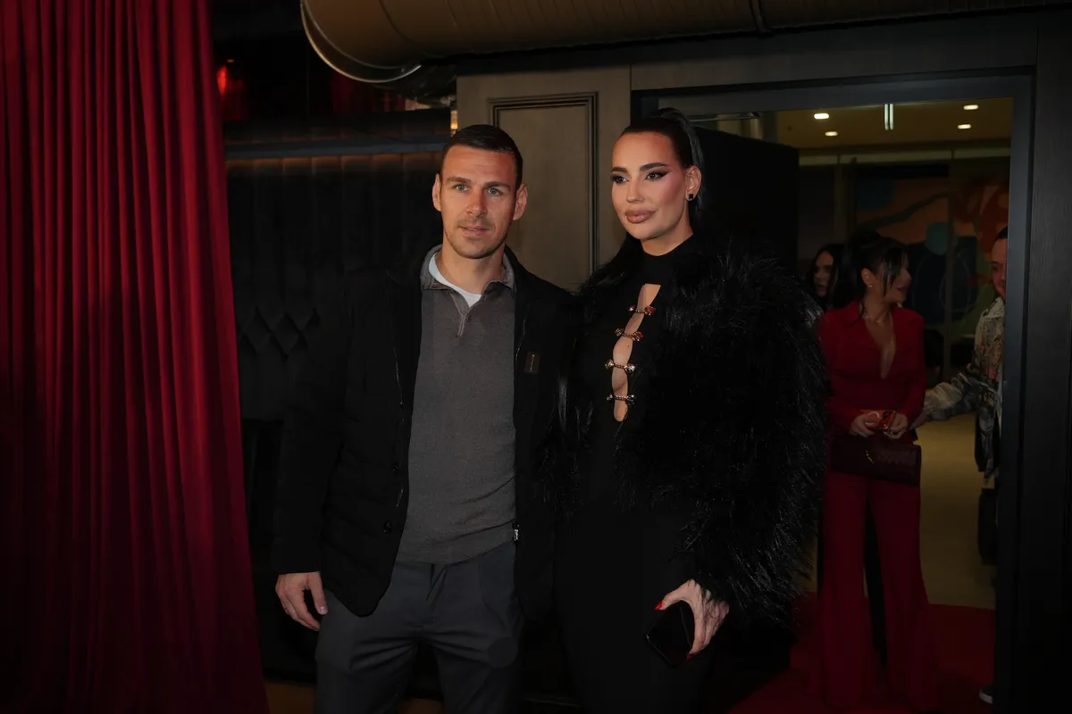 "Izbaci me iz takta kad ne odnese prljav veš u korpu": kaća Grujić o braku sa Gobeljićem i ćerkici