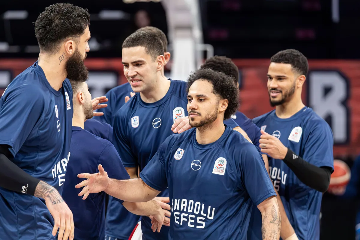 Larkin zvanično napustio Efes, emotivan oproštaj od legende