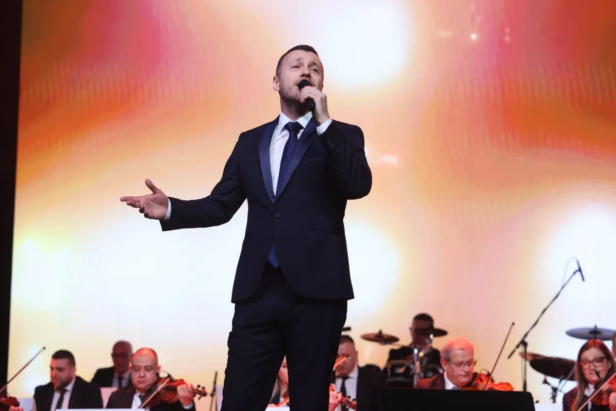 „Sa 18 godina sam imao auto, album, popularnost i novac – bio sam pun sebe“: Naš pevač o tamnoj strani slave
