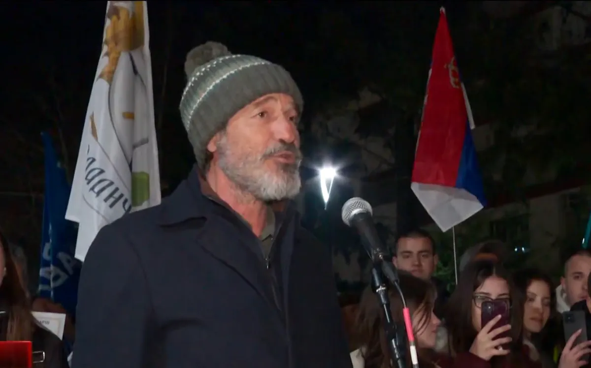 Glumac Gagi Jovanović napadnut u Zemunu: Među okupljenim naprednjacima viđen i predsednik ove gradske opštine