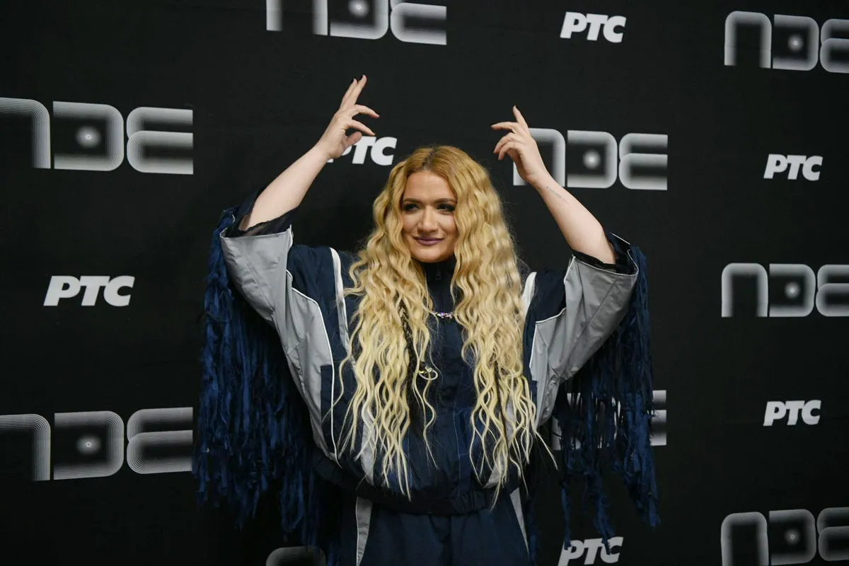 Saška YANX otkrila da joj je jedan učesnik na PZE pružio nesvakidašnju podršku: "Imam njegove srećne čarape" Kép