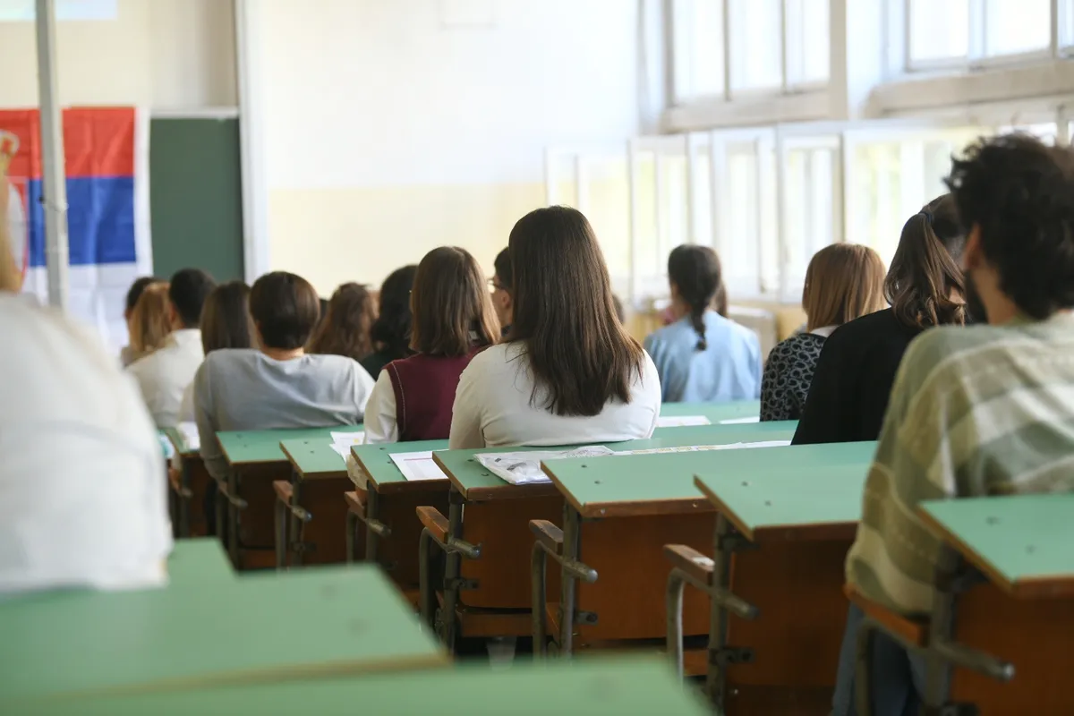 Skoro pola školarine ode i pre nego što započne studiranje: Spisak svega šta plaćaju roditelji za upis deteta na fakultet