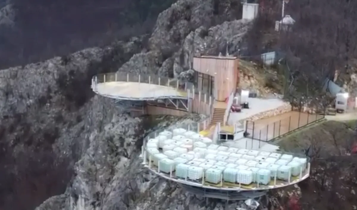 Vlast tvrdi da je vidikovac na Kablaru bezbedan, opozicija sumnja