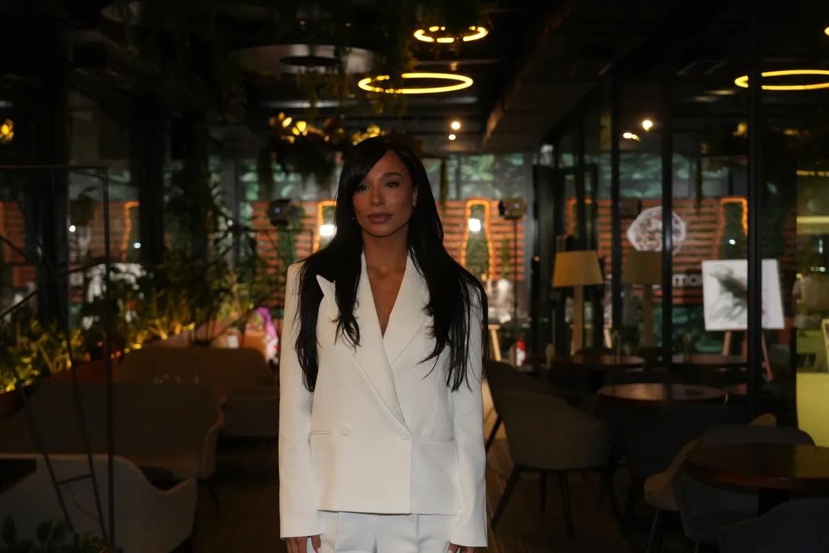 Prekinut Editin koncert u Čačku: Bačen suzavac u klubu, pevačica se hitno oglasila