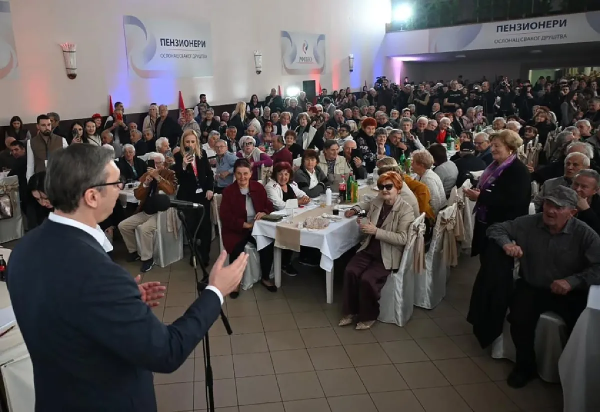 Kupovina glasova pod maskom brige: Vučić ponovo zloupotrebljava podatke penzionera, koristi poštare da skupljaju podatke, a njegovu "akciju" plaćamo svi