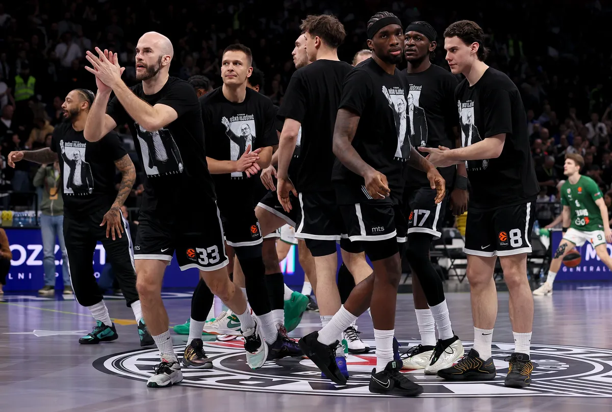 VIDEO Žestoke uvrede za Ostoju, navijači Partizana nikada jasniji: "Odlazi, odlazi"