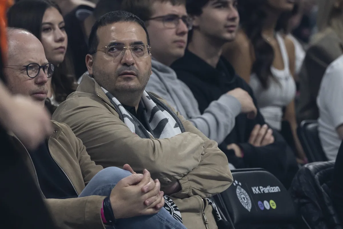 Najbogatiji evropski vlasnik kluba došao u Beograd: Ovim potezom se oprostio od Vujoševića na meču Partizana FOTO