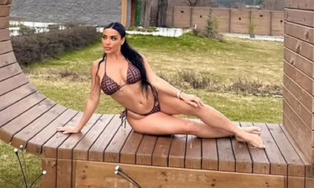 Pevačica jurila Novaka po Atini, a sada se oglasila i pomenula Jelenu: Odlučila da otkrije pravu istinu iza snimka o kom se priča VIDEO