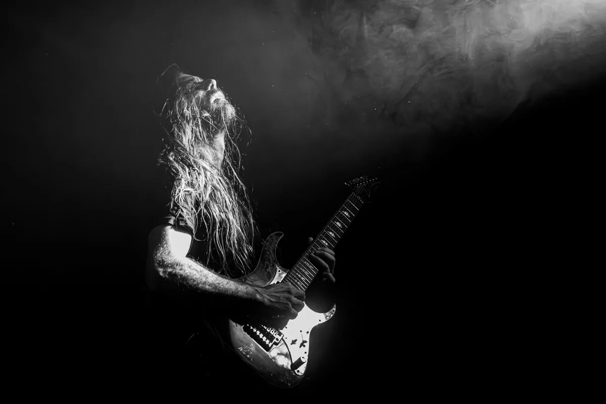 "Klečeći kadar": Skriveni slojevi scene na izložbi koncertne fotografije