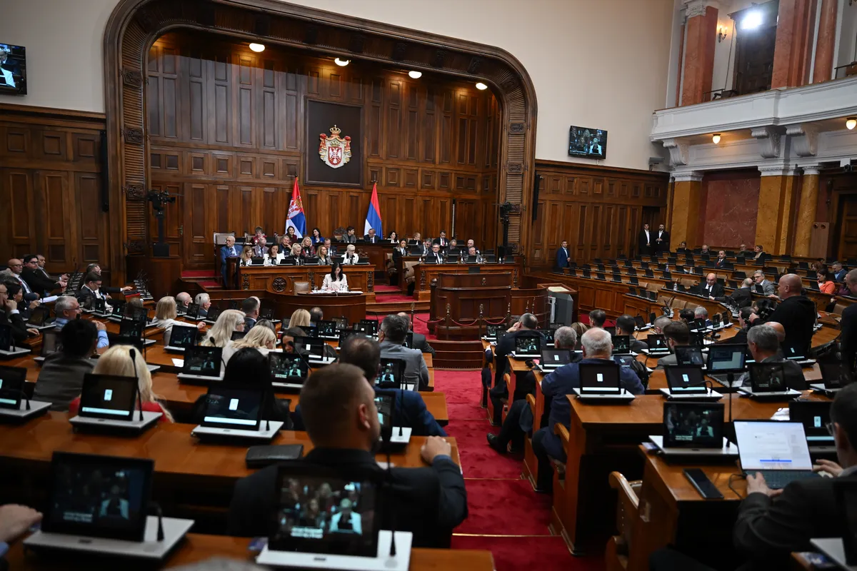 Burna rasprava SNS i ZLF u Skupštini Srbije o evropskom putu, poverenju u Vladu, izborima