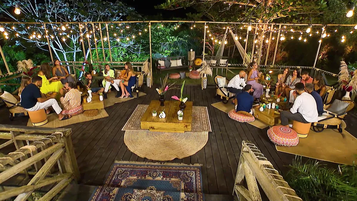 Plemena u Survivor-u se ujedinila, dva takmičara zauvek napustila šou, a Adriani svi okrenuli leđa zbog spletkarenja