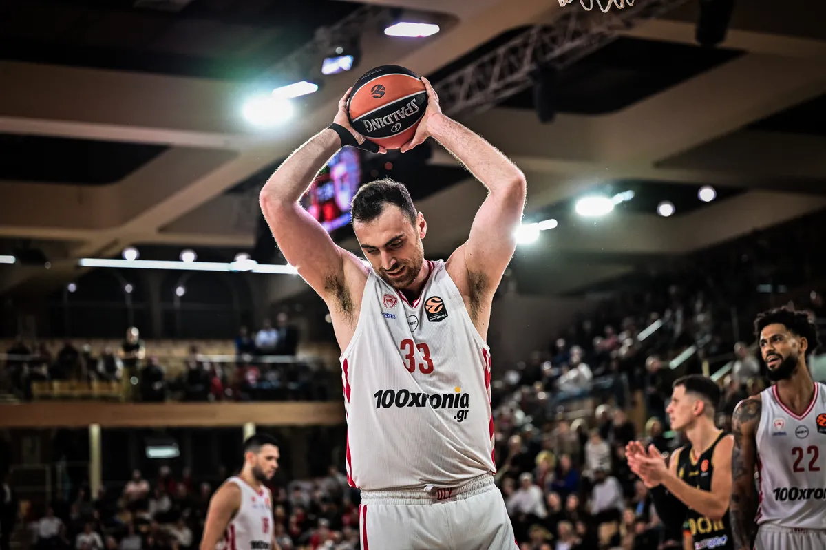 Neverovatan detalj - saigrač jednim potezom oduševio Milutinova i ljubitelje košarke u Srbiji