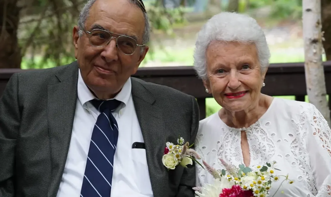 U braku su 70 godina, a zbog ovog rituala i dalje su zaljubljeni: Radimo ga čim se probudimo i pre nego što zaspimo