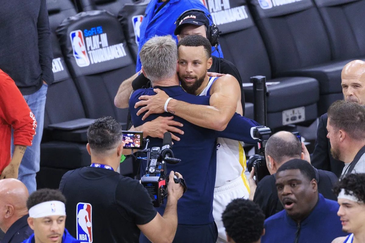 VIDEO Emotivne scene koje slute kraj: Zagrljaj u koji je stala istorija NBA lige