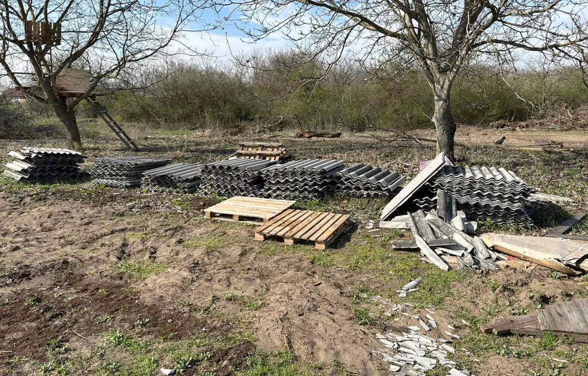 Uhapšen muškarac iz Subotice: Bez dozvole skladištio veliku količinu azbestnih ploča na parcelama