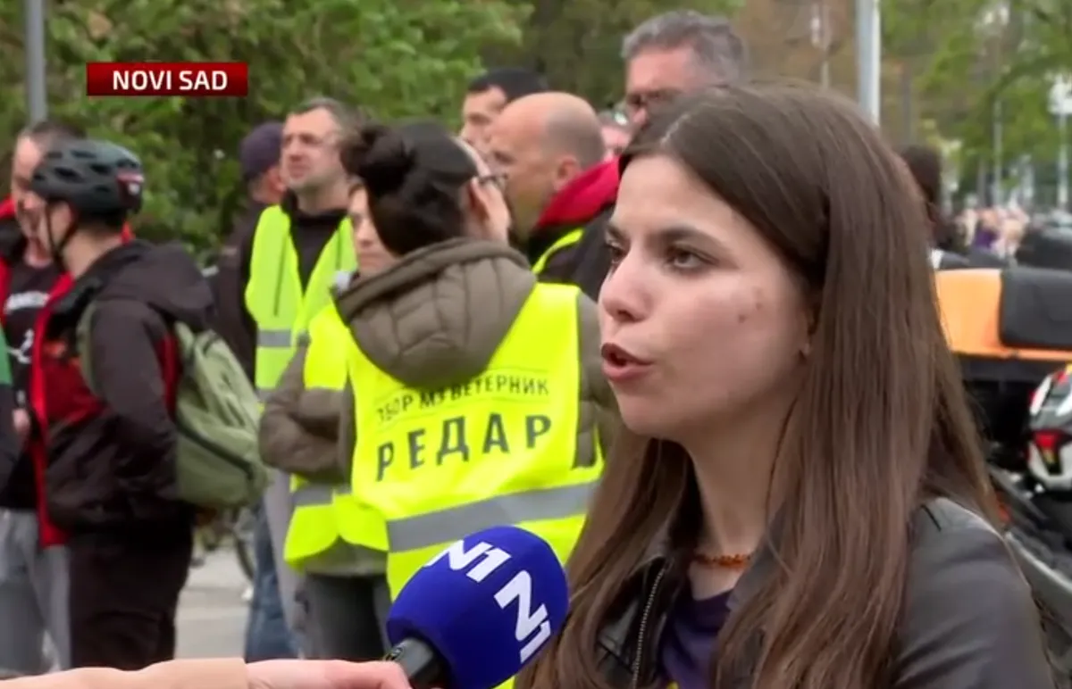 "Jaćimović uz narod, narod uz Jaćimovića": Skup podrške prevozniku u Novom Sadu kome je prošle sedmice zapaljen autobus VIDEO