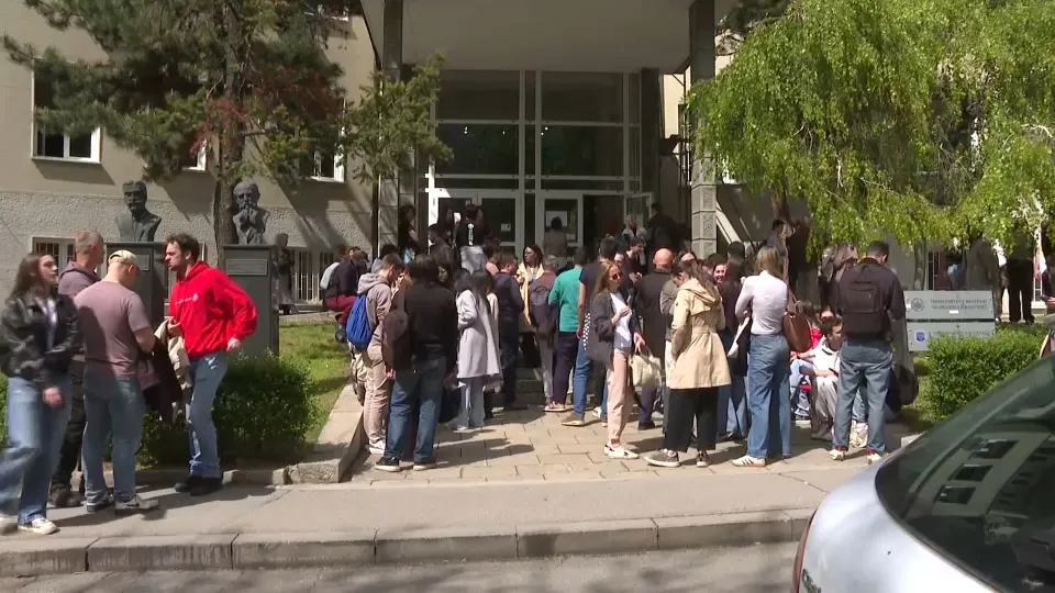 Studentkinja Medicinskog fakulteta: Blokiramo Dekanat dok se ne ispune naši zahtevi