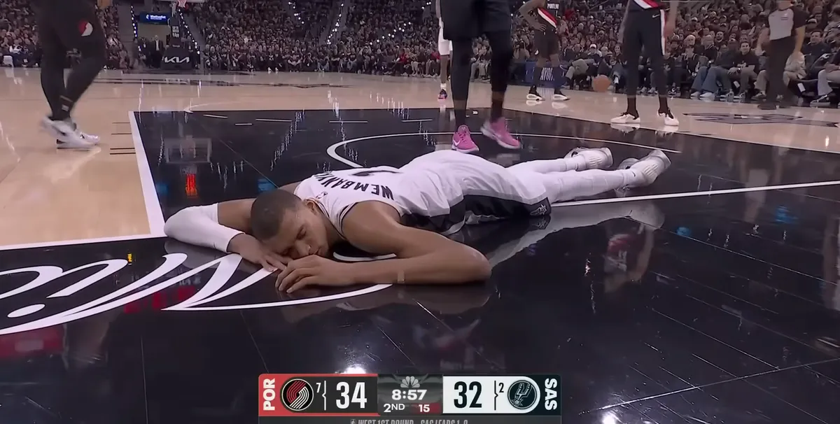 VIDEO Jeziv pad Vembanjame, udario glavom u pod i izgubio svest: Sada mora da ispoštuje sve lekarske procedure NBA, evo šta ga čeka