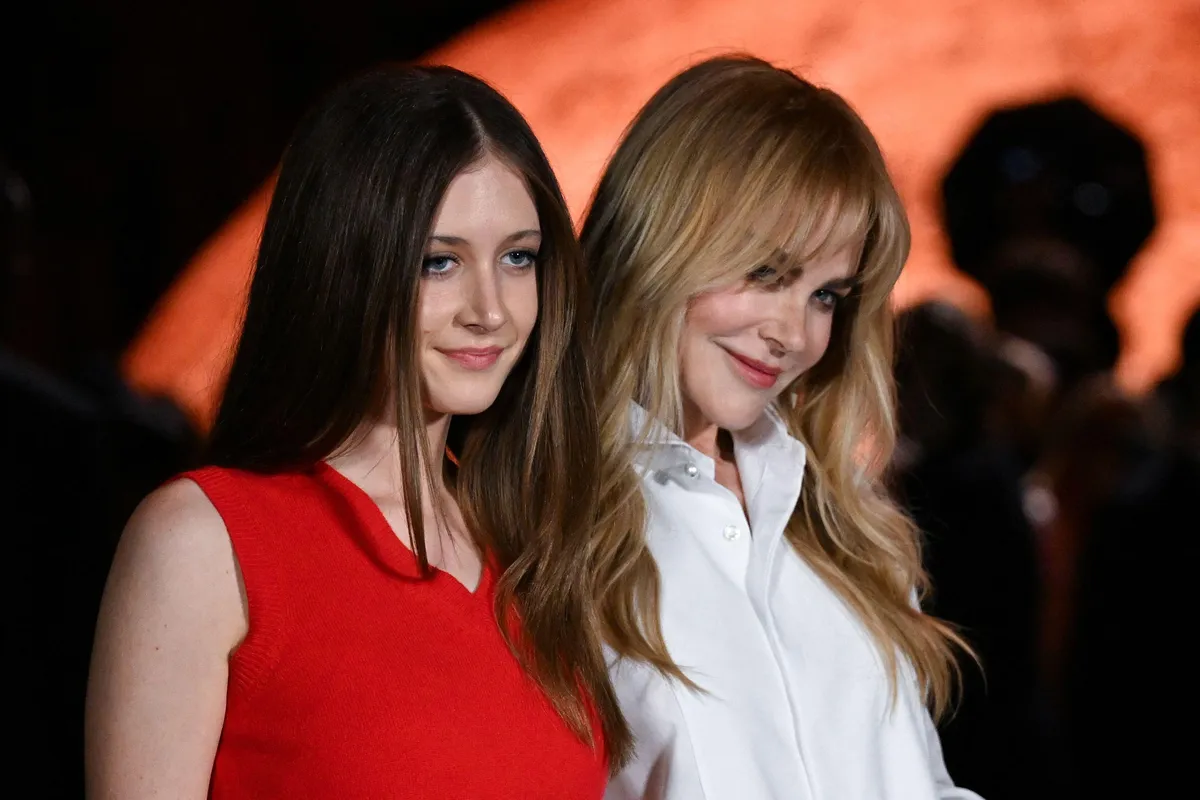 Ćerka Nikol Kidman proslavila maturu u bajkovitoj haljini: Zablistala u kreaciji vrednoj skoro 13.000 dolara FOTO