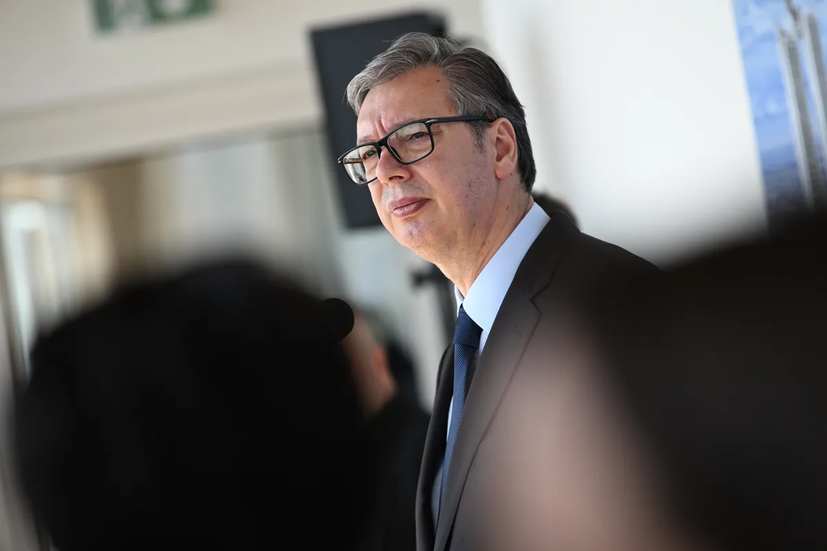 "Odgovornost za atmosferu ispred Pravnog fakulteta ima ime i prezime: Aleksandar Vučić. Pomilovanjima nasilnika otvorio je vrata novom nasilju"