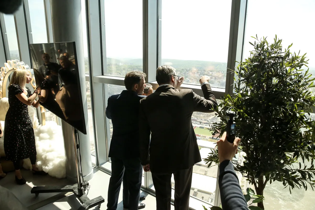 Isplivao snimak sa vidikovca na Kuli Beograd i građani su zgroženi: „Kakav kič! Možda je ideja da nam se turisti smeju”