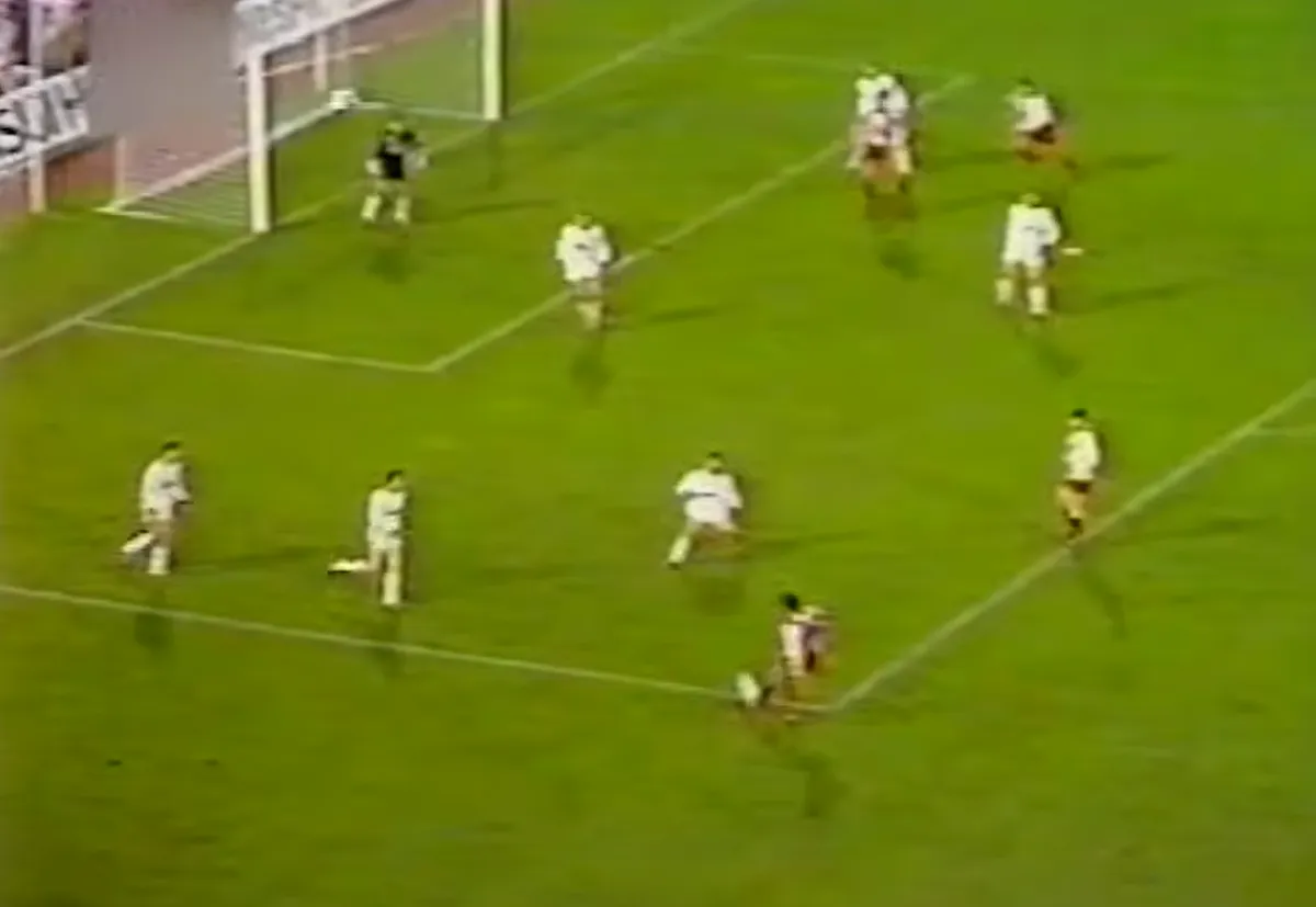 Nebo se otvorilo, stadion je eksplodirao: Mihajlović u sredinu - čuveno veče na Marakani koje pamte svi zvezdaši (VIDEO)