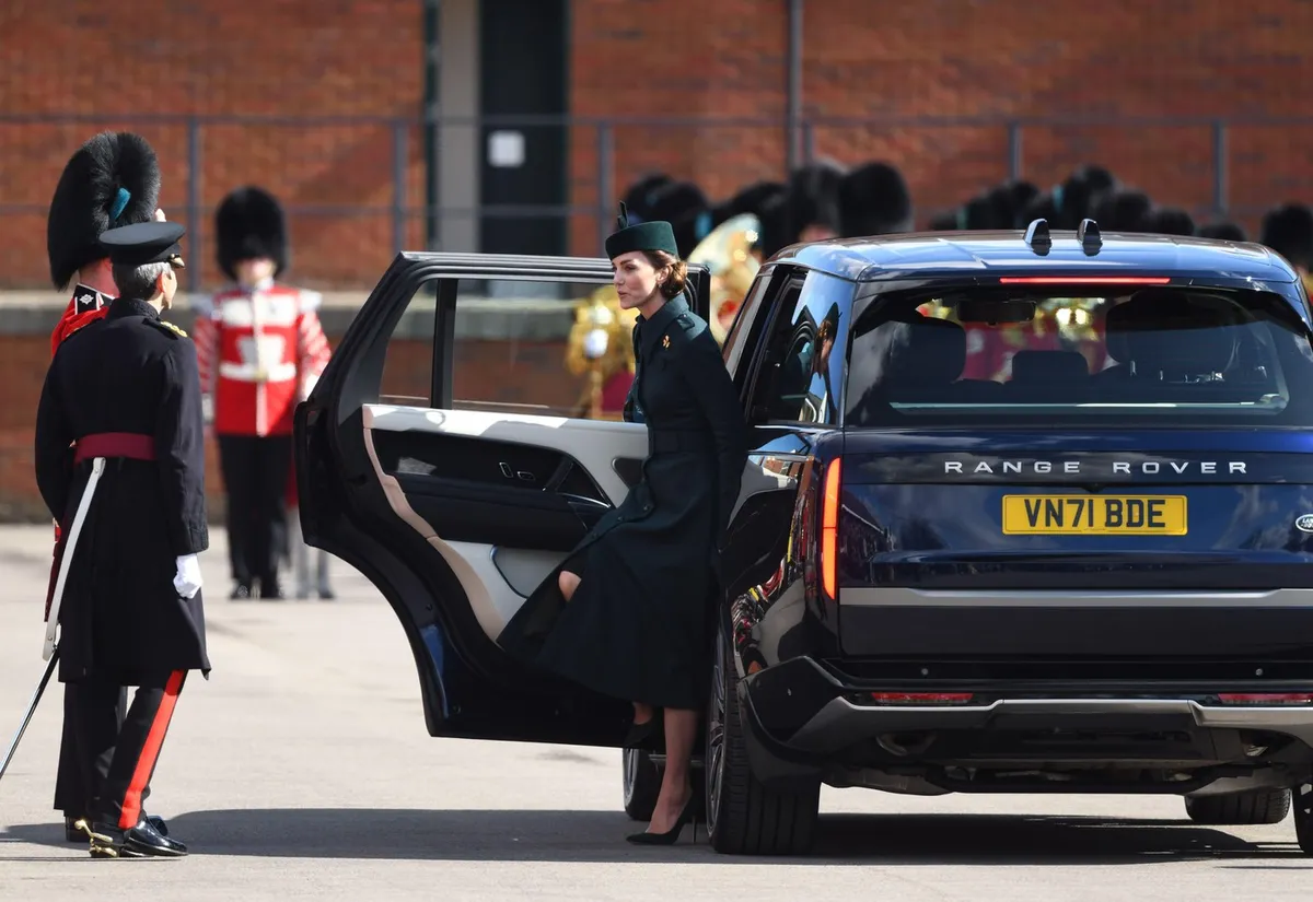 Ovo je pravi razlog zašto se kraljevska porodica uvek vozi Range Rover-om, a nikada ne ulaze u Ferrari ili Porsche