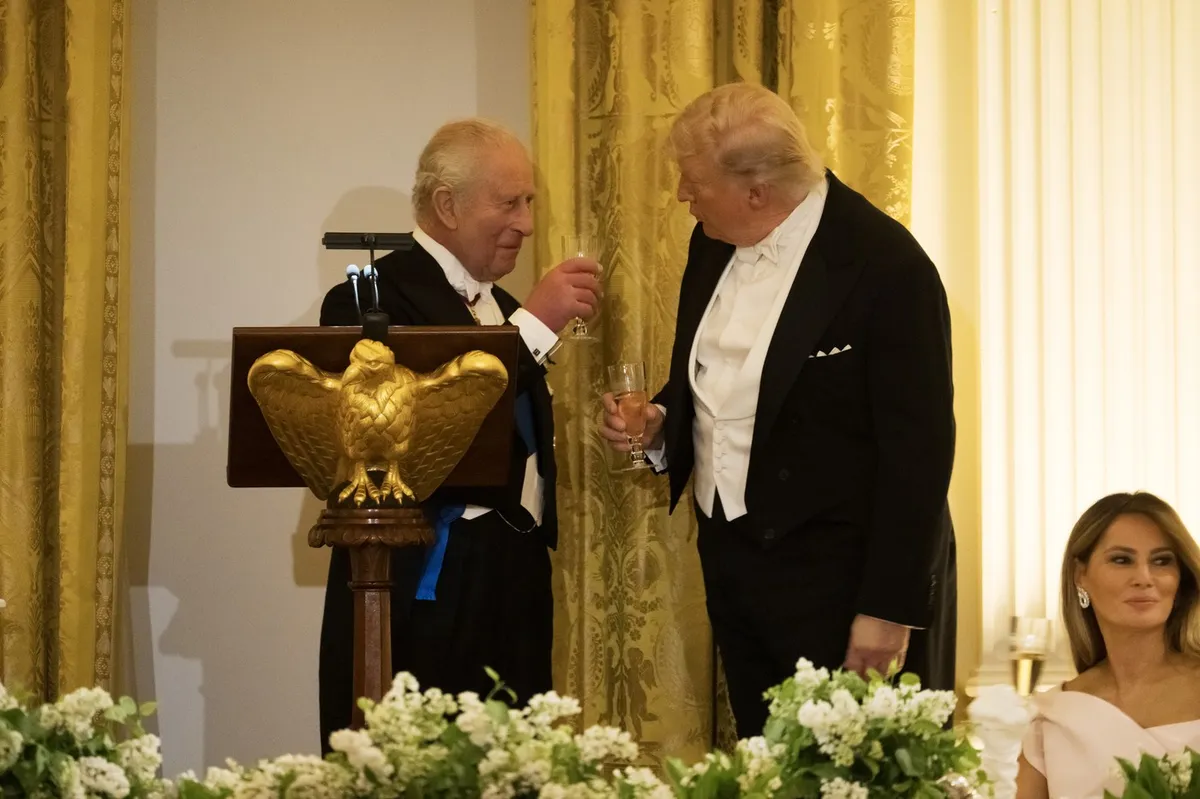 Tramp ugostio kralja Čarlsa: Natpis „Dva kralja“ podigao prašinu