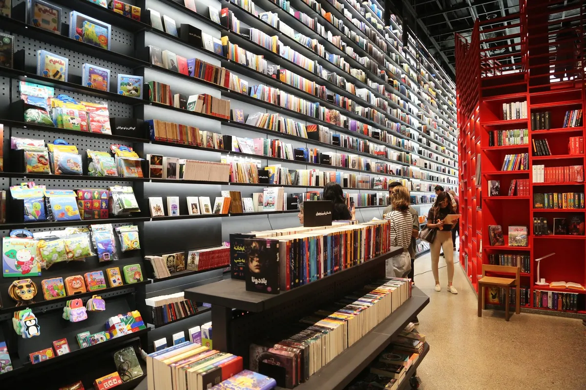 Ovo je 8 najgorih knjiga na svetu: 4 su od istog autora i bile su veliki hit u Srbiji